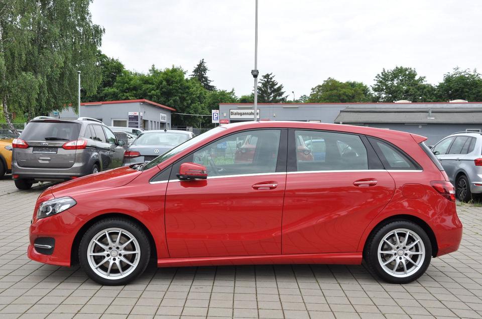 Mercedes-Benz B 250 CGI 7G-DCT LEDER-NAVI-LED-RKAM-KEYLESS GO in Teltow