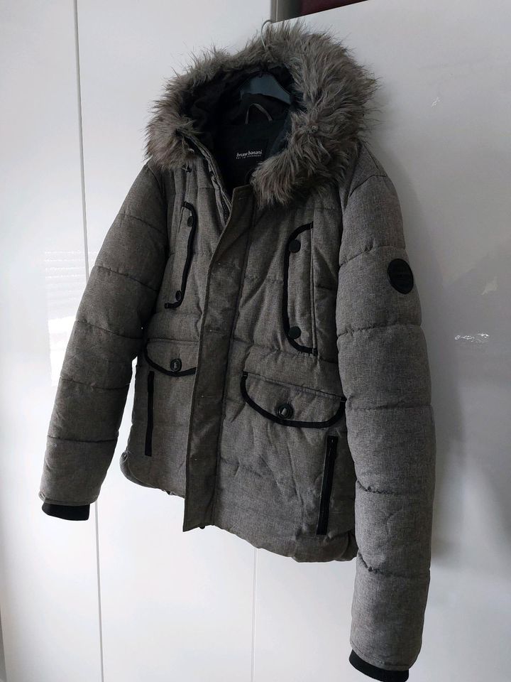 Bruno Banani Jacke Winterjacke Fellkapuze M in Büdingen