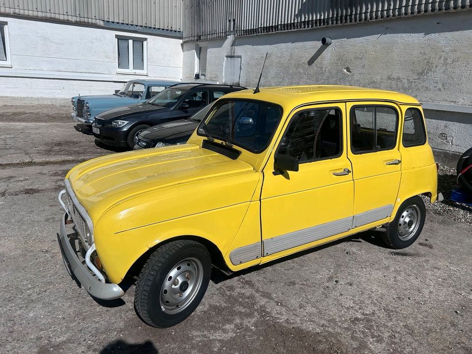 Renault R4 Oldtimer mit H-Kennzeichen in Forstern
