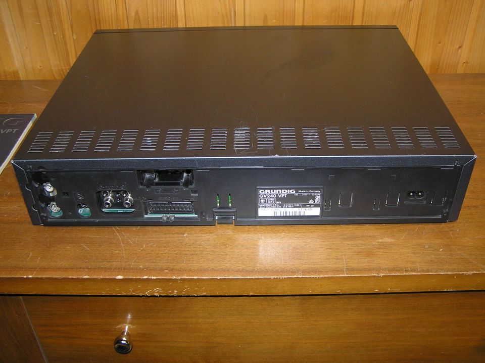 Grundig GV240 VHS HiFi Stereo Videorecorder überholt in Hamburg