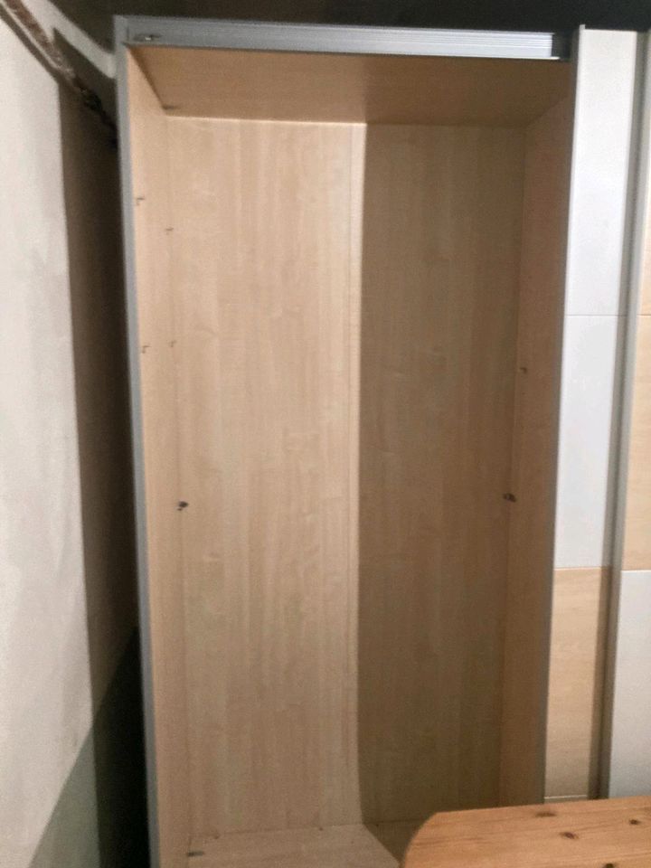 Kleiderschrank in Großostheim