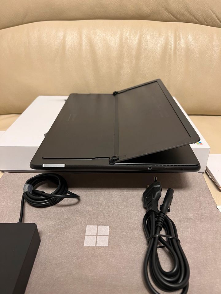 Microsoft Surface Pro 8, Wie Neu. Intel Core i5-8GB-256GB. in Rostock