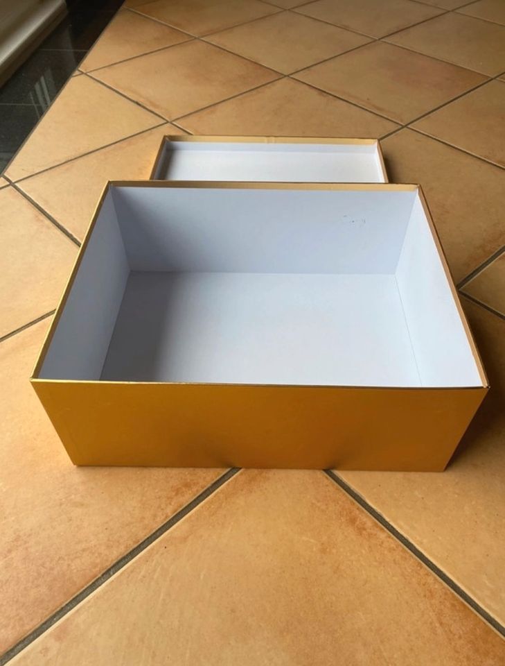 Goldene Geschenkbox Box Geschenkkarton Kiste 38cm x 30cm in Sankt Augustin