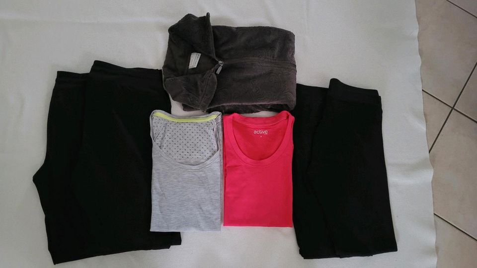 Sportkleidung,  4 Hosen, 2 Shirts, 1 Sweatjacke in Wendelsheim