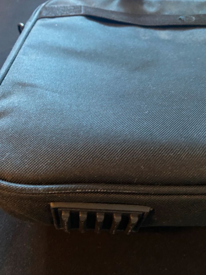 Manhattan Laptop Tasche wie neu in schwarz in Korbach