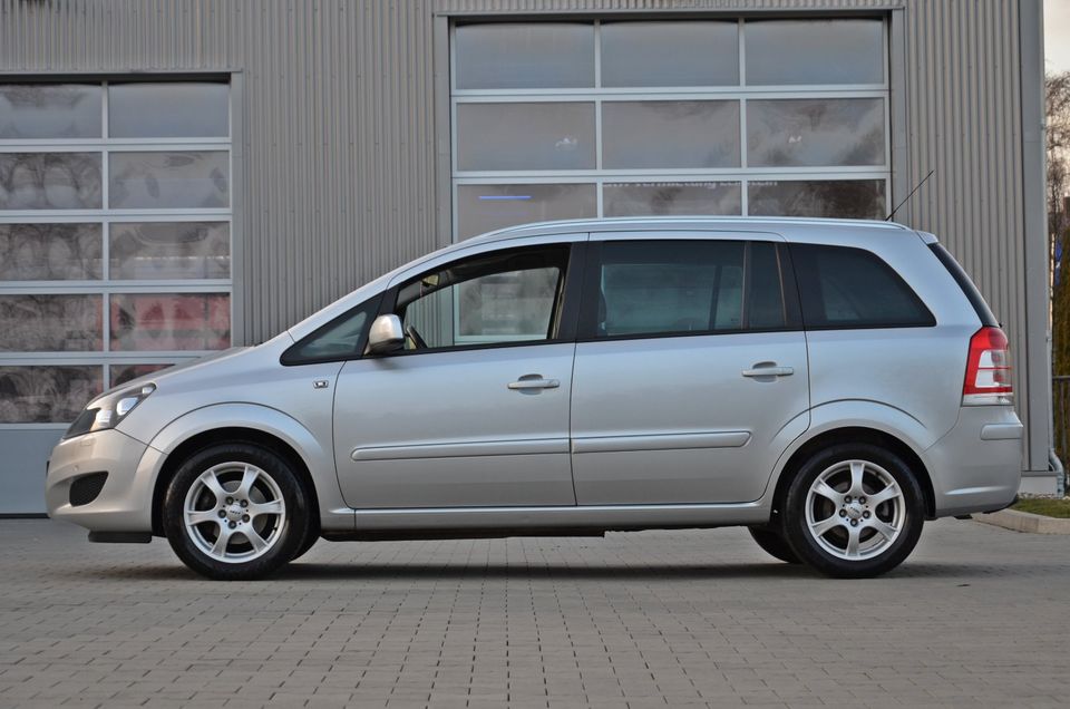 Opel Zafira 1.8 16V / 7-Sitzer / Klima / Sitzheizung / LM-Felgen in Alsfeld