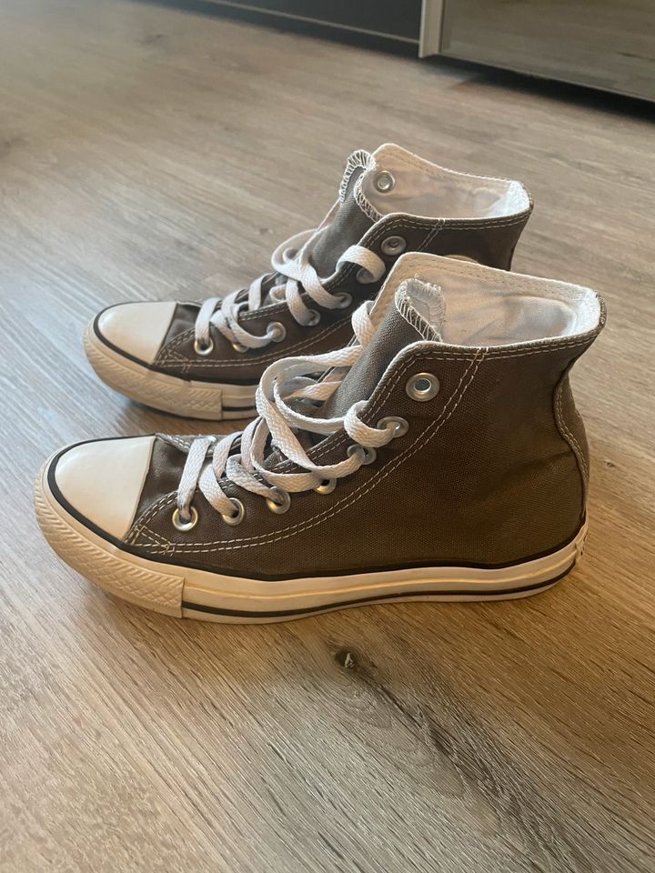 Verschiedene Sneaker /Stiefeletten/ Absatzschuhe Größe 36/37 in Trochtelfingen