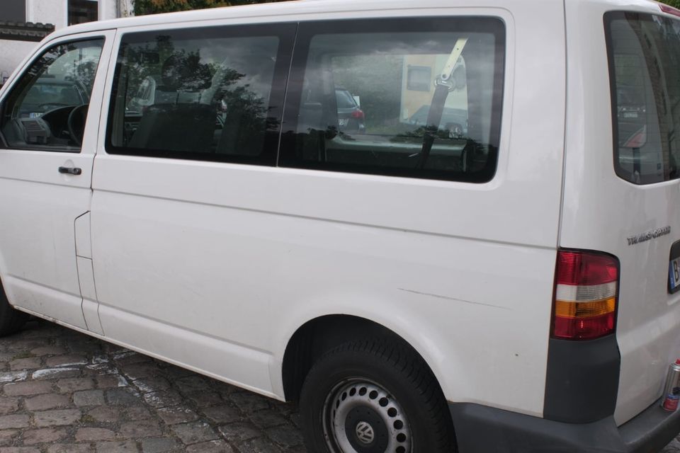 verkaufe T5 Multivan mit 9 Sitzen in Berlin
