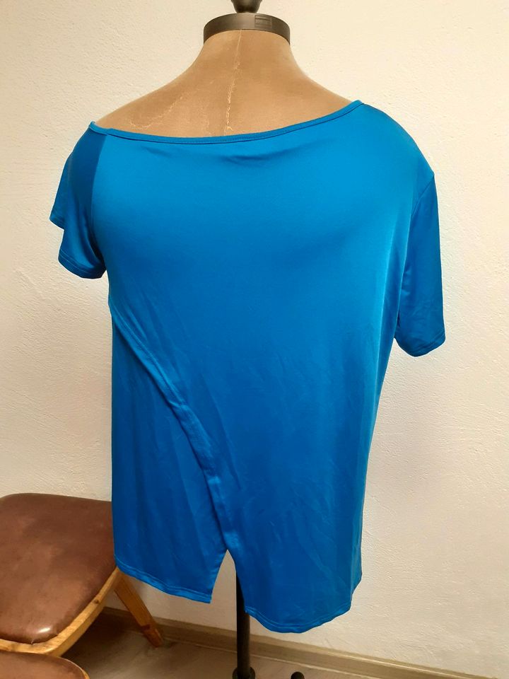 Blaues Damenshirt in Aholfing