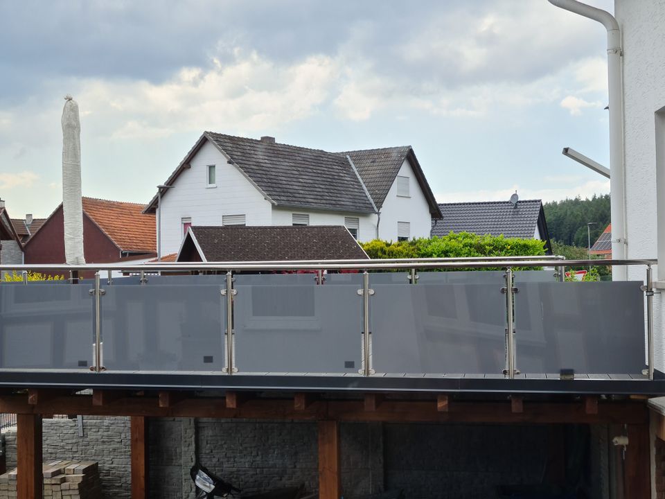 Balkongeländer mit VSG-Glas Treppe Terrasse Balkon Brüstung in Bornheim