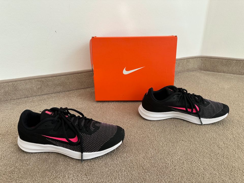 NIKE Downshifter 9 (GS) Turnschuhe Laufschuhe Sportschuhe, Gr 38! in Ahrensburg