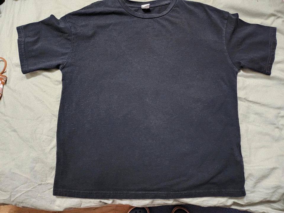 T-Shirt und Kleid Gr. 134 in Ihlow