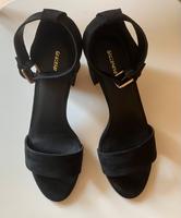 Neue Riemchen-Sandaletten 41, schwarzes Velour Düsseldorf - Düsseltal Vorschau