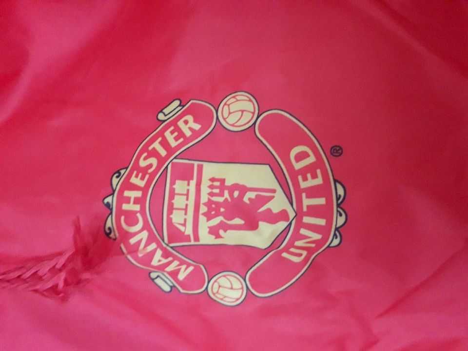 Manchester United Regenjacke L in Berlin