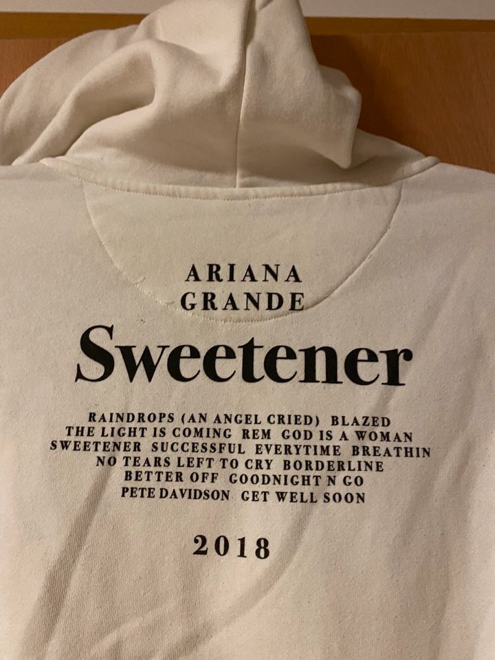 H&M Ariana Grande Tour Sweatshirt Hoodie Gr. S in Heroldsberg