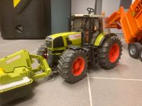Bruder Fahrzeug Traktor mit Mähwerk Bayern - Bessenbach Vorschau