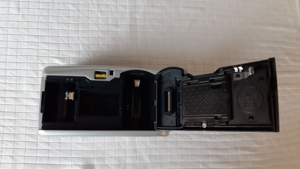 Traveler AF mini Analoge Kamera mit Kameratasche in Dormagen