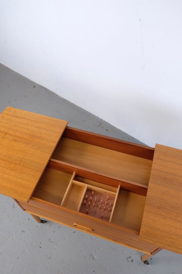 Mid Century Nähkasten Tisch Beistelltisch 60er 70er zu Teak in Gießen