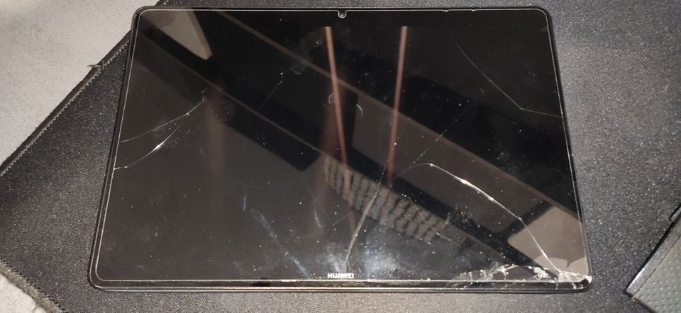 Huawei MediaPad T5 mit Displayschaden in Dorsten