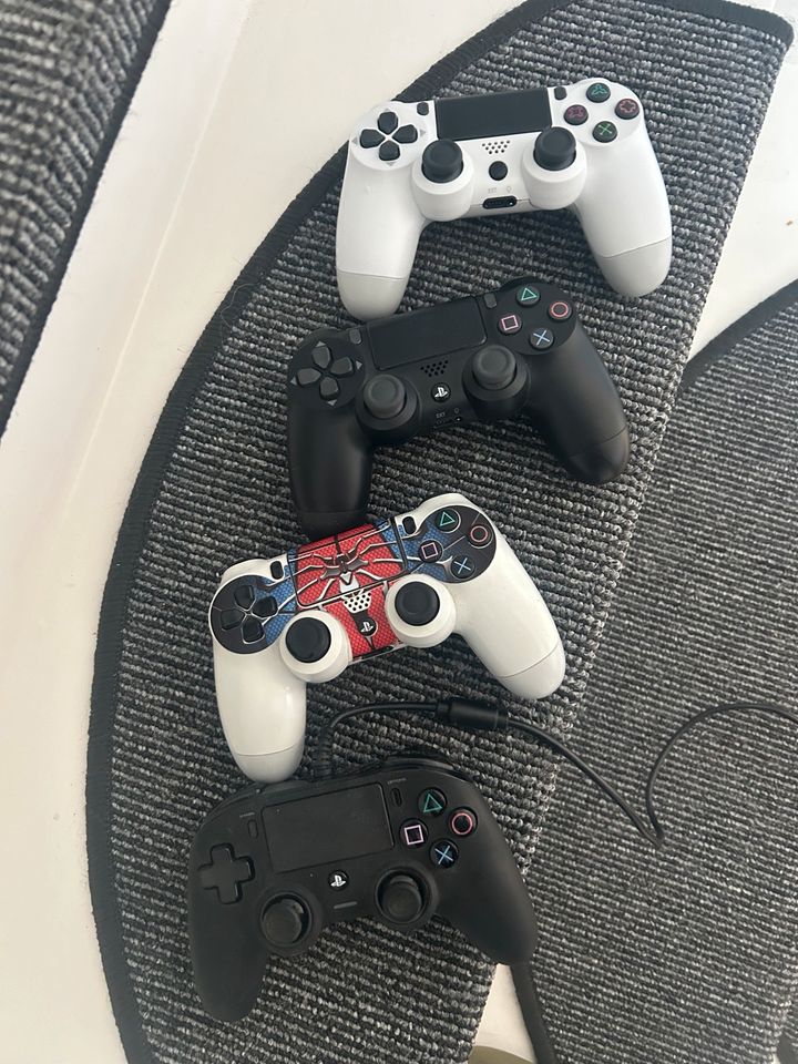 4 x PlayStation 4 PS4 Controller DEFEKT in Willich