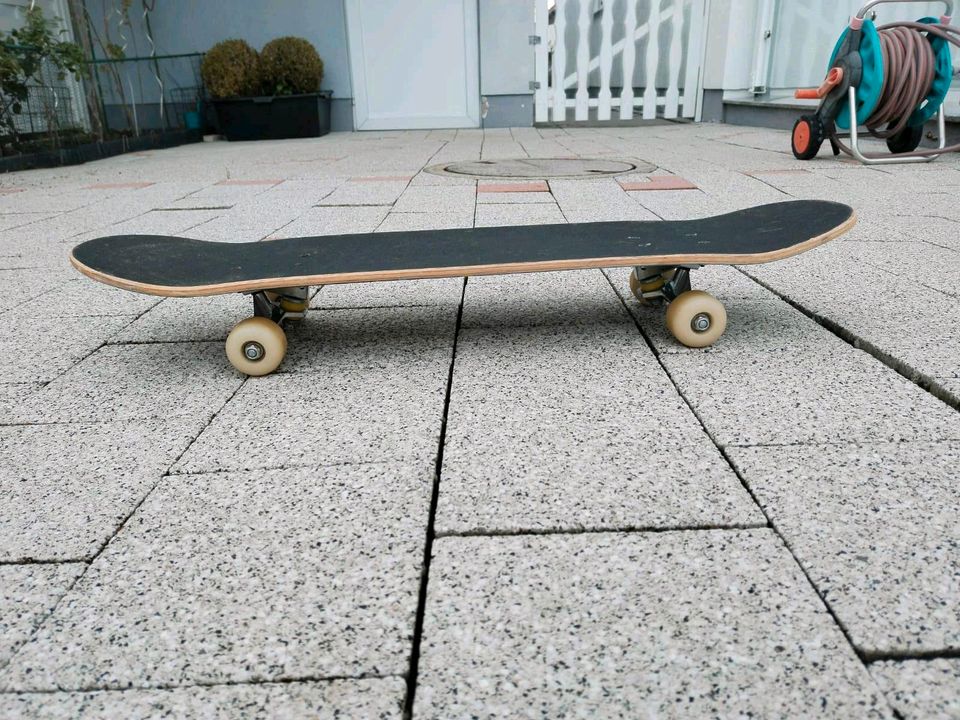 Skateboard 31 x 8 Zoll Double Kick in Ölbronn-Dürrn