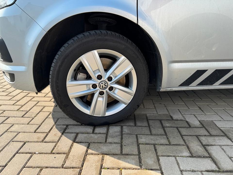 Original VW Alufelgen, Komplettradsatz mit Winterreifen in Alheim