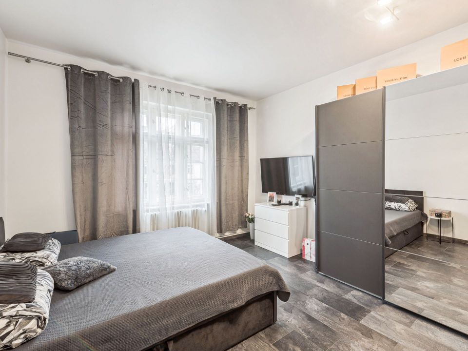 Großzügige 5-Zimmer-Wohnung mit zwei Balkonen in Berlin Tempelhof in Berlin