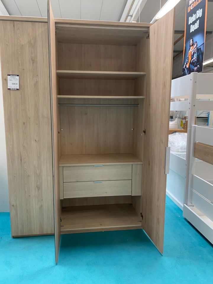 Kleiderschrank eichefarben / Drehtürenschrank statt 1299€ in Zeitz