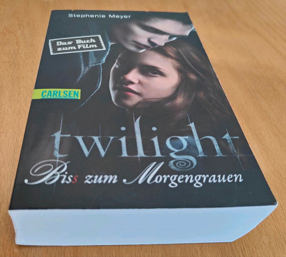 Twilight - Bis(s) zum Morgengrauen DVD Buch Film Roman in Marktoberdorf