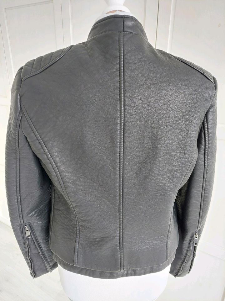 Kunstlederjacke Gr.38 Zara     22 Euro in Bad Schwartau