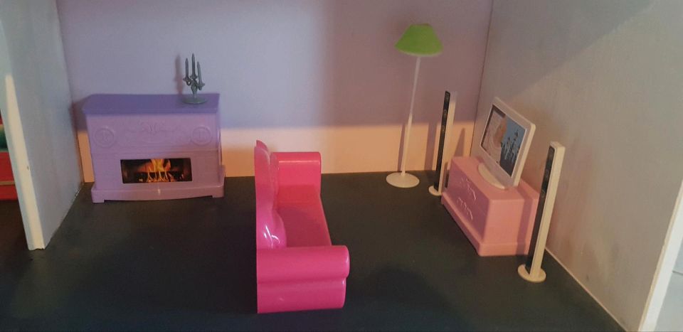 Barbie Haus mit viel Zubehör in Offenheim