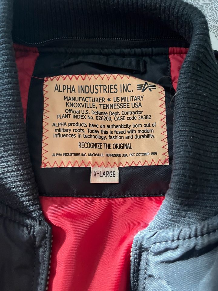 Schwarze Alpha Industries Jacke in Duisburg