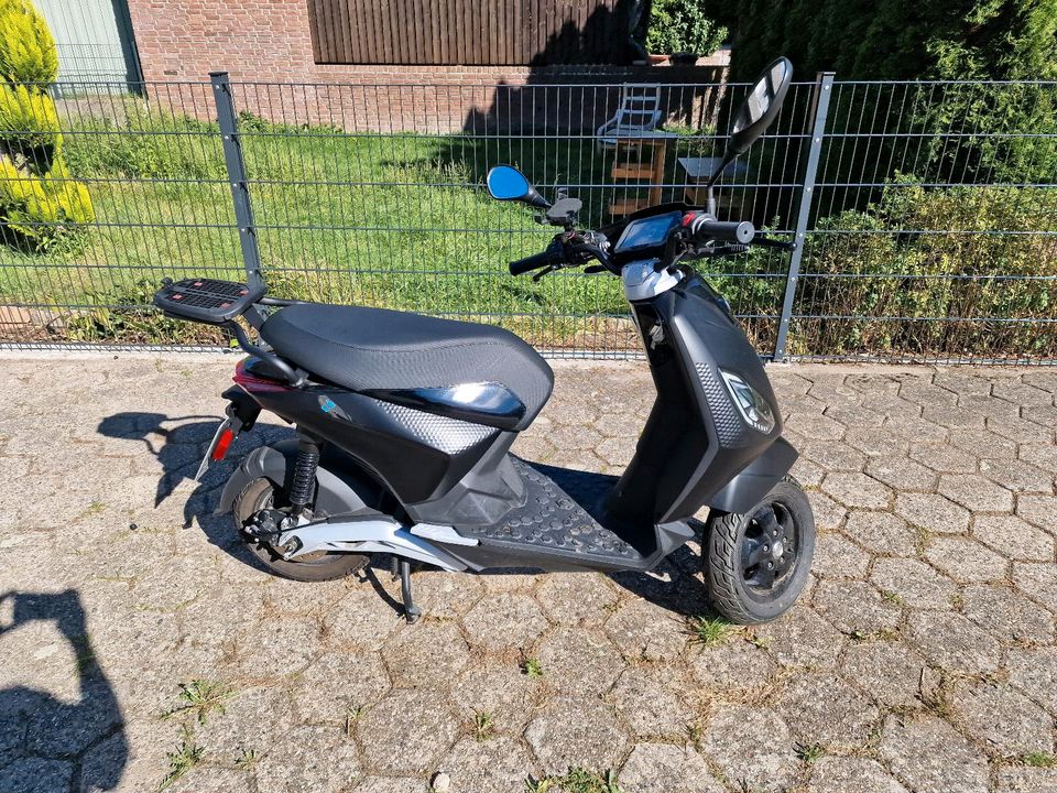 Piaggio One Plus + Long Range E-Roller, kein Mofa in Isenbüttel