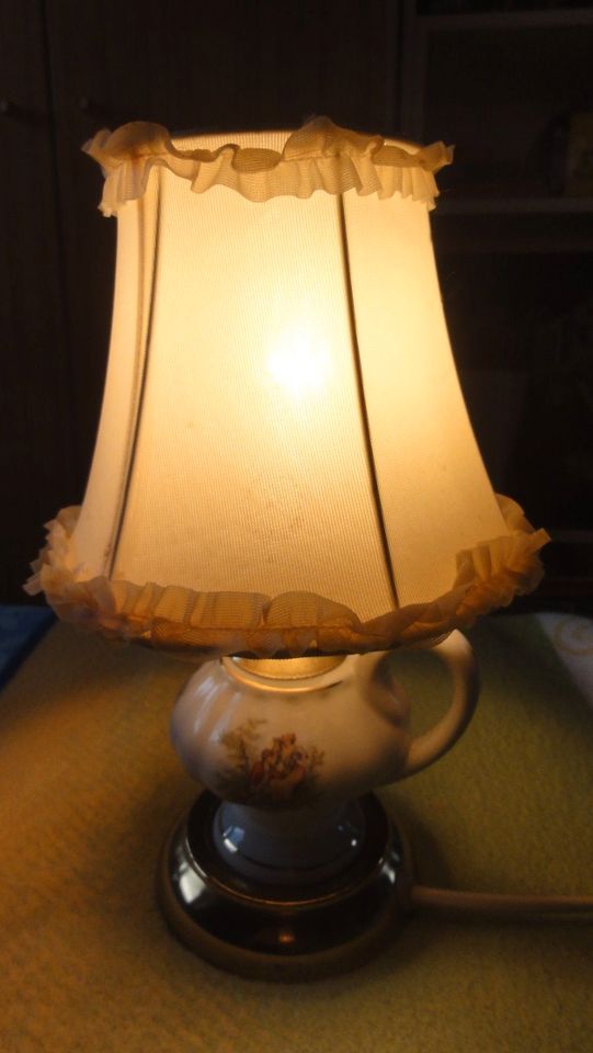 Vintage DDR Nachttischlampe Keramik bemalt, Schirm abwaschbar , G in Lübben