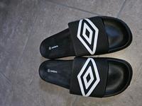 Neu Umbro Badelatschen Gr. 43 schwarz Brandenburg - Brandenburg an der Havel Vorschau