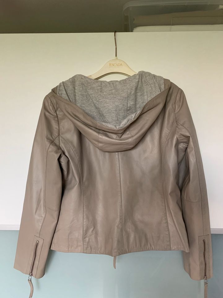 Damen Lederjacke mit Kapuze in Hamburg