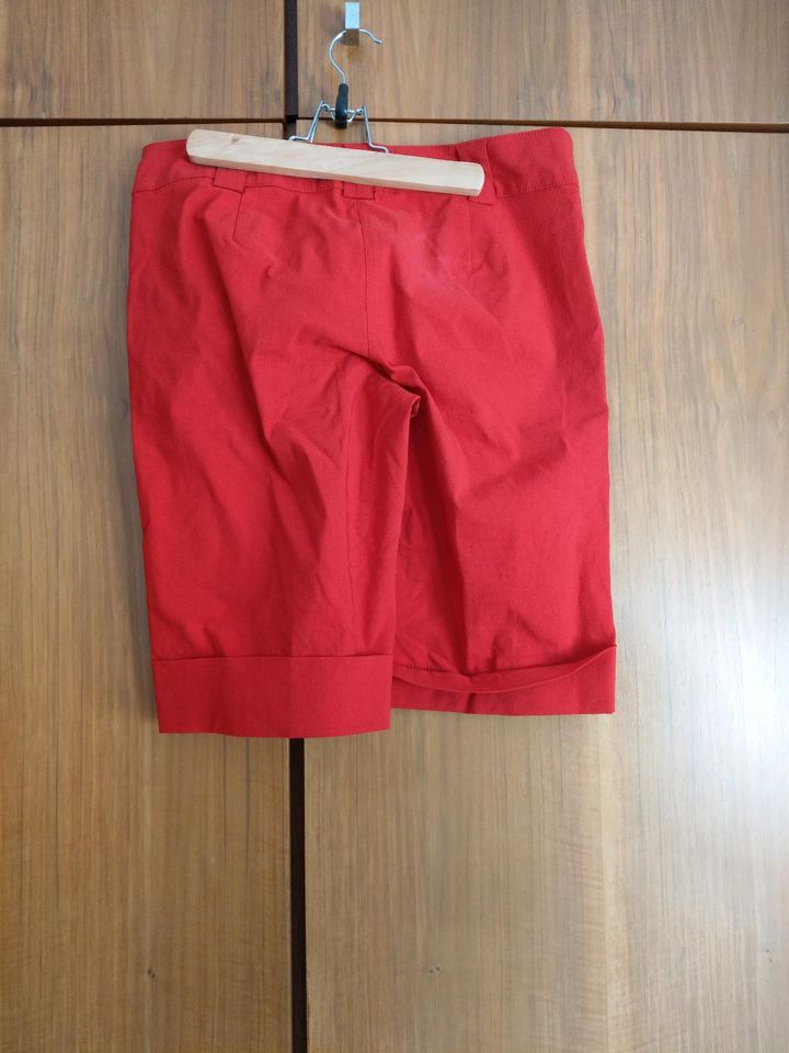 Schöne Bermuda Shorts Gr.40 in Villmar