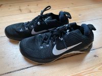 Nike Training Sneaker 38,5 schwarz Hamburg - Harburg Vorschau