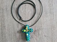 Halskette Kreuz mit Lederbändern Nordrhein-Westfalen - Medebach Vorschau