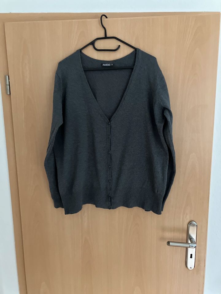 Graue Strickjacke Gr. 44/46 in Gütersloh