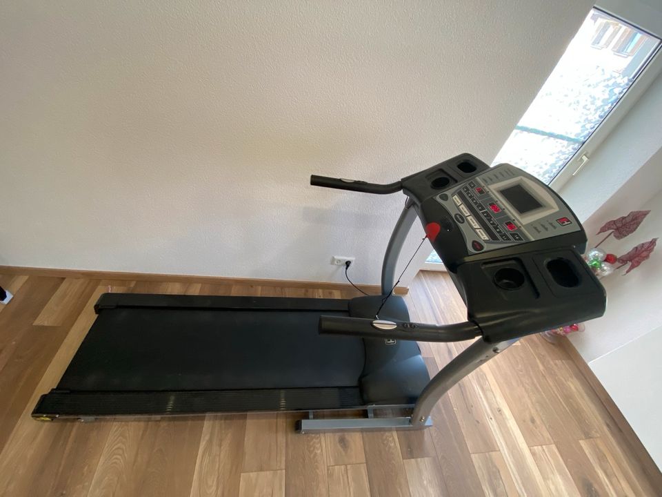 Laufband Treadmill-4320. 1300W mit Steigung in Nürtingen