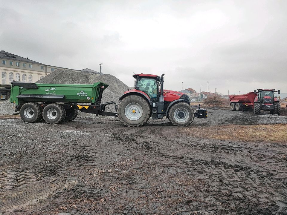 Traktor Erdmulde Schwerlast-Mulde Baustellen Verkehr Erdbewegung in Reichenbach (Oberlausitz)