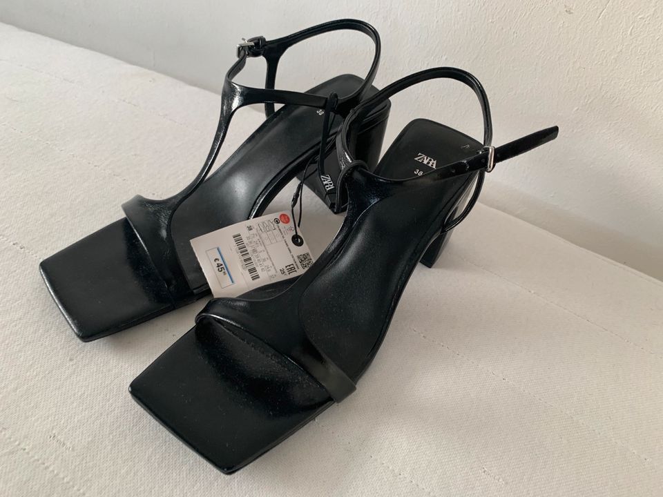 Zara Sandalen Sandaletten Größe 38 schwarz in Hannover