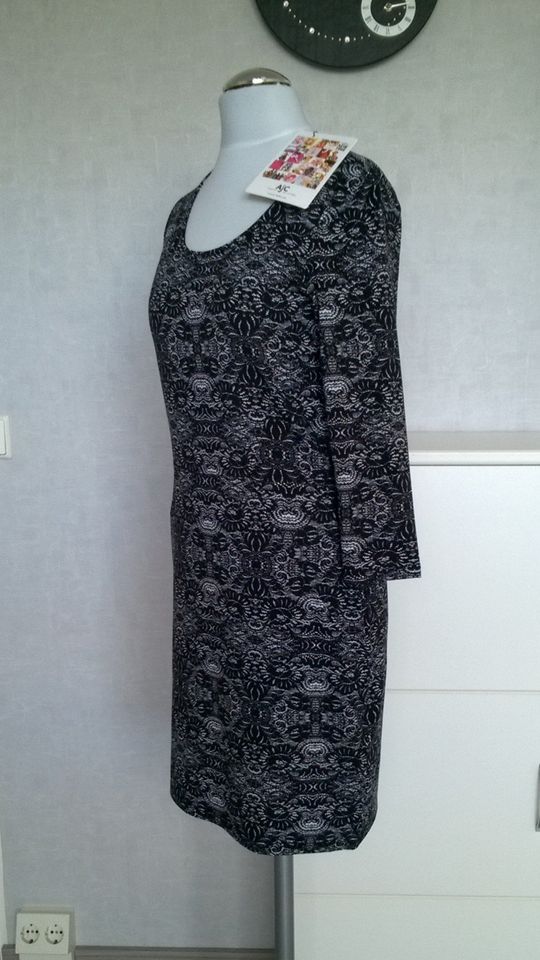 Kleid Minikleid ¾- Arm schwarz weiß Muster Gr. 38 AJC neu Etikett in Berlin