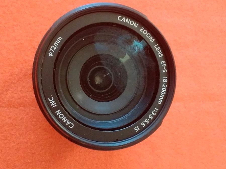 Objektiv Canon EFS 18-200 in Wirges  