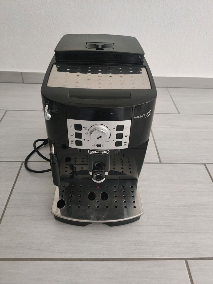 DeLonghi Magnifica S Kaffeevollautomat in Künzelsau