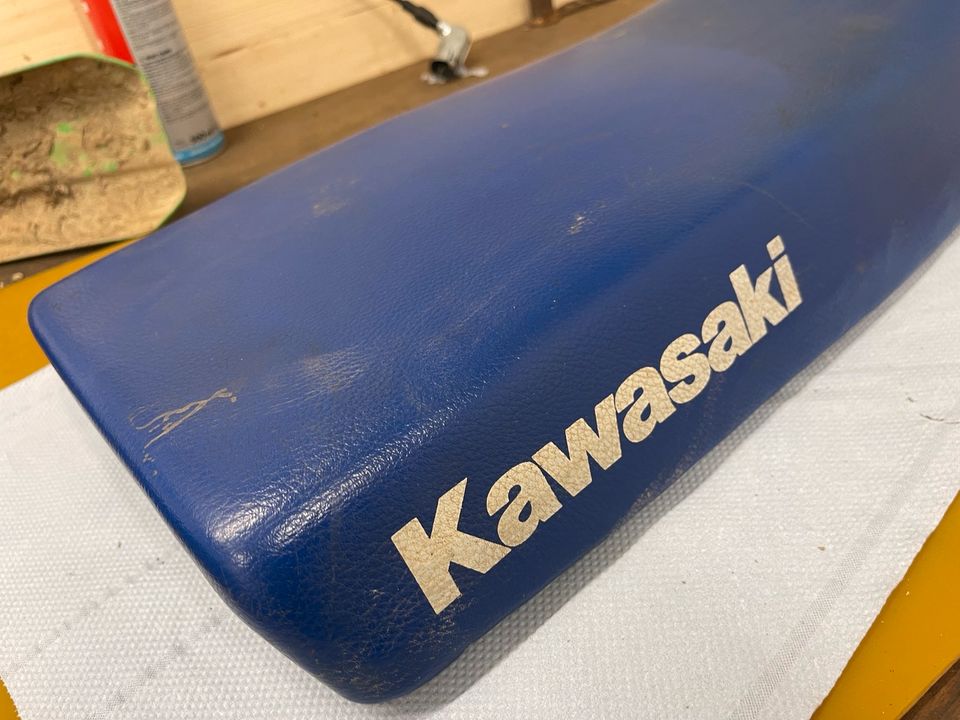 Kawasaki KMX200 KMX125 Sitzbank blau Original in Schlema