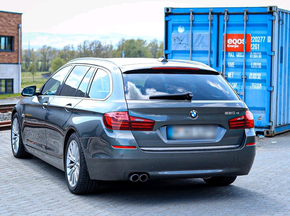 BMW F11 520d Luxury  Voll ausgestattet in Wehrheim