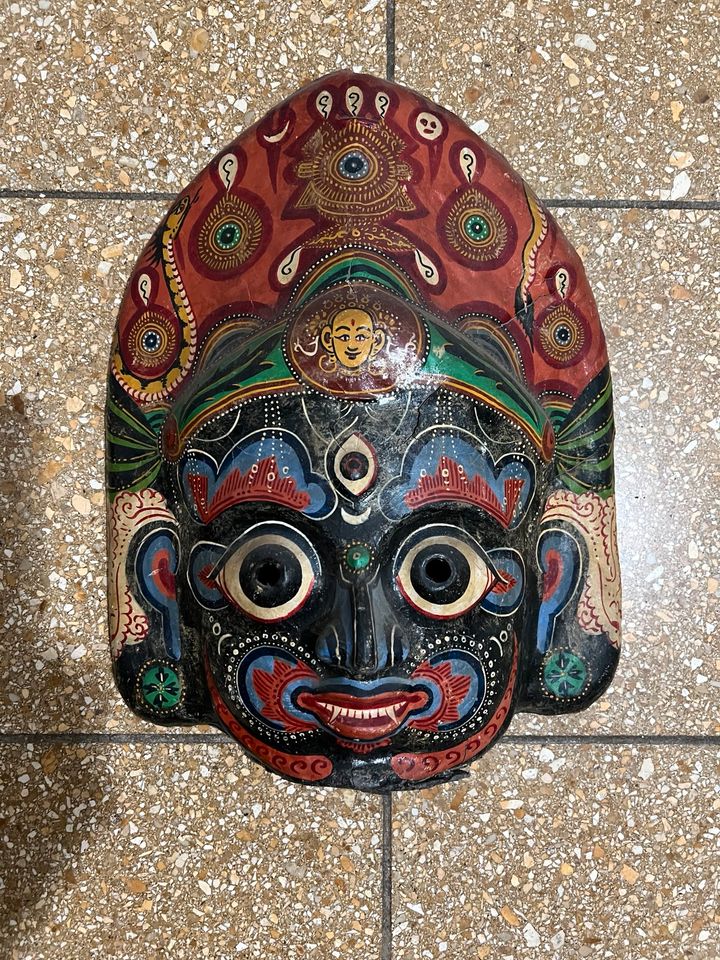 Diverse Holzmasken aus Asien (Bali, Sri Lanka & Co.) in Dornstetten