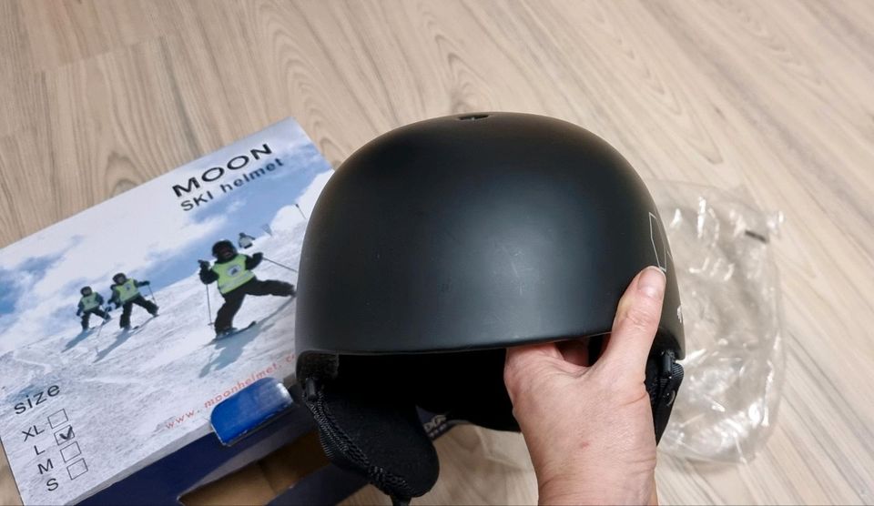 Ski- und Snowboardhelm Größe L ( ca 60 - 62 cm) in Seidnitz